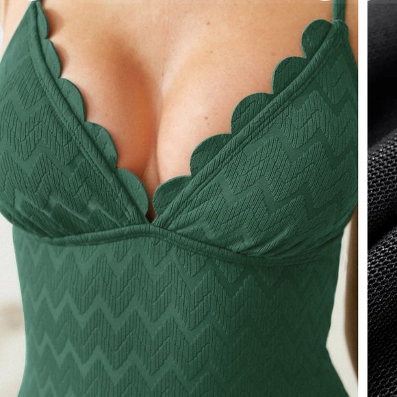 One piece scalloped swimsuit - Picture 4 of 6